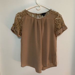 NWOT Lace Detail Top Brown Small